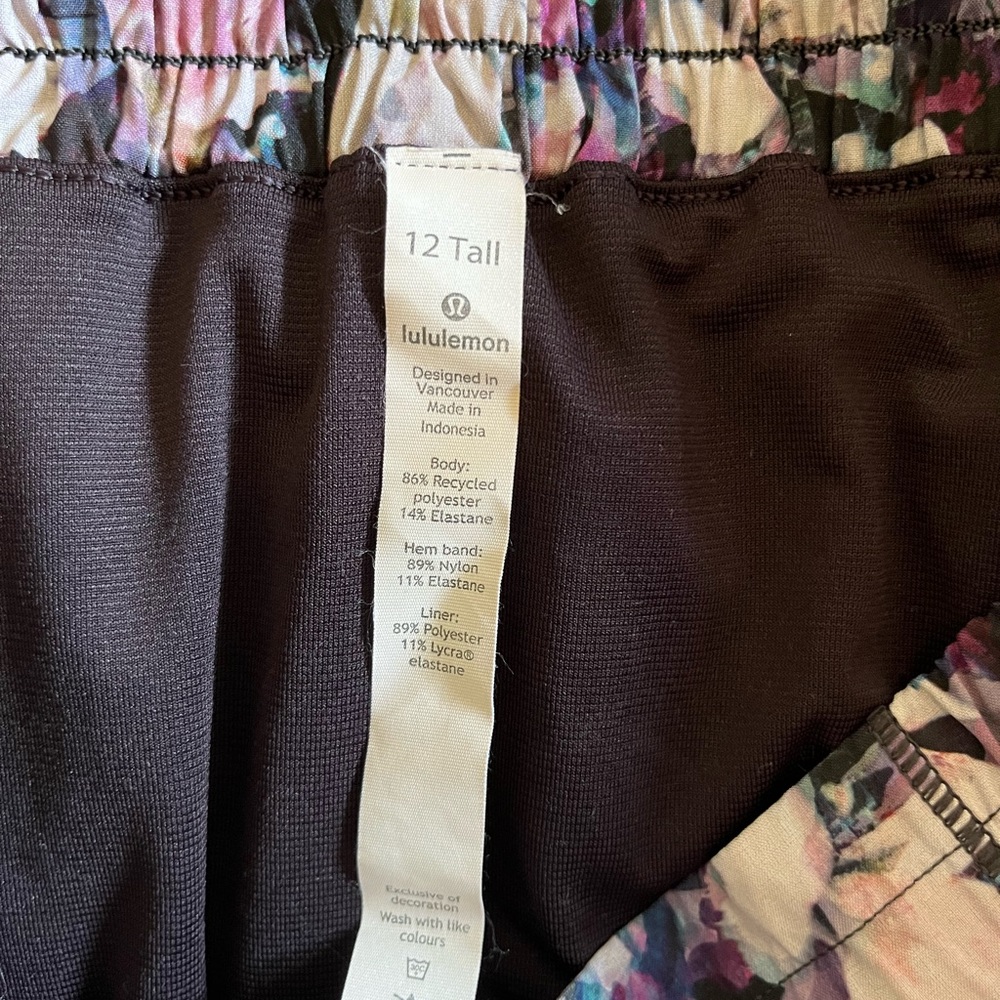 lululemon Hotty Hot 4” Size 12 - Picture 3 of 3